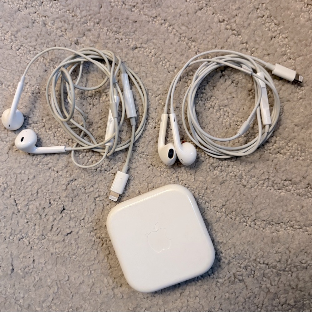 LOT OF 2 Apple EarPods Lightning Cable Wired OEM